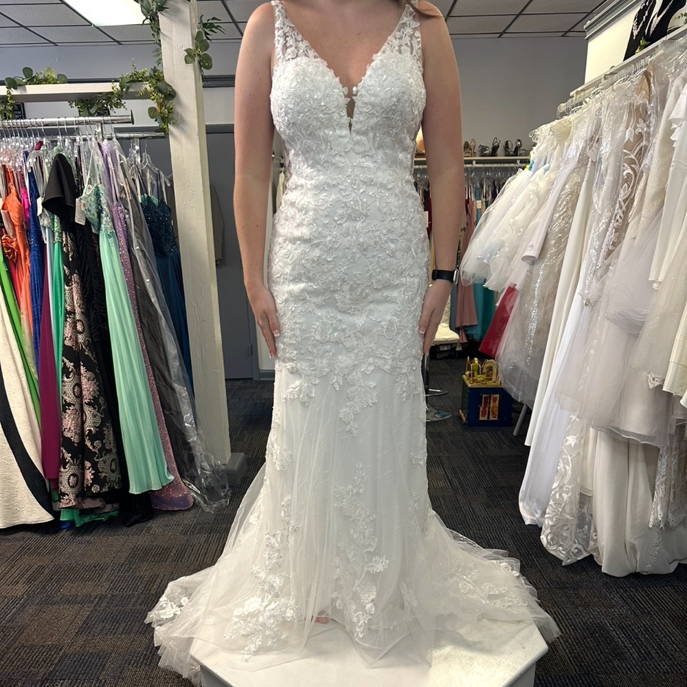 DaVinci White Lace Wedding Dress